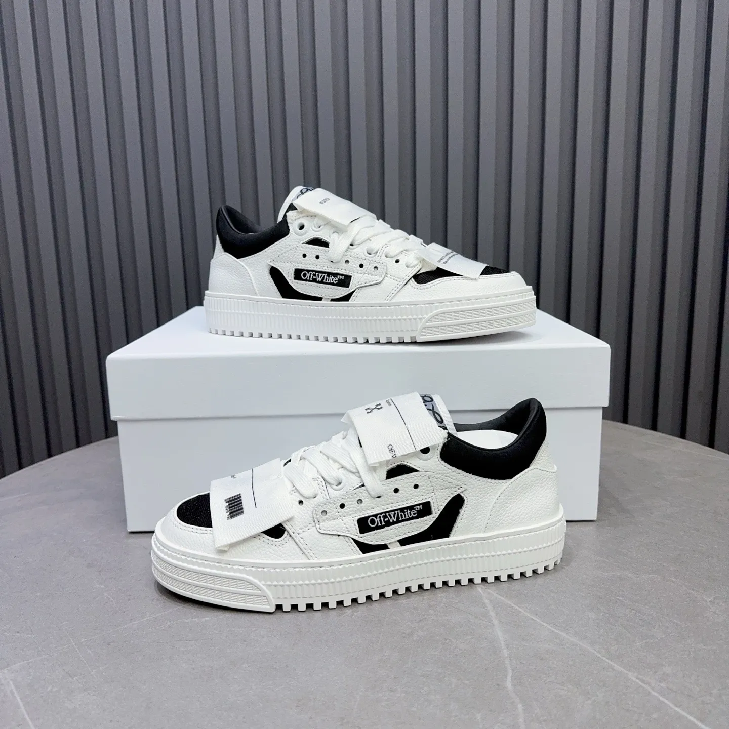 P760 OFF WHITE⚡️Couple model⚡️35-40 women’s model 39-46 men’s model